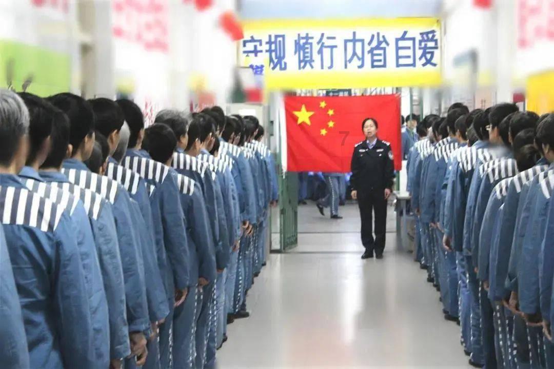 觉得自己很丑 有点自卑 别人也说我不好看…游戏画面